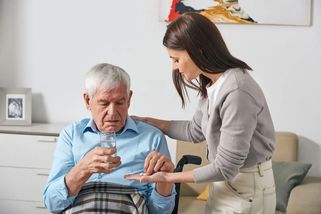 Důchody v roce 2027 změní péče o dítě i blízkého: Kdo ji nedoloží, může přijít o peníze
